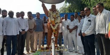 सावनेर युवक जागृती मंडळ व सुधाकर बागडे मित्रपरिवार तर्फे महापरिनिर्वाण दिनी डॉ. बाबासाहेब यांना अभिवादन.