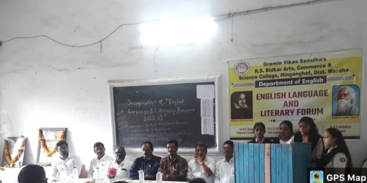 रा. सू.बिडकर महाविद्यालय हिंगणघाट मध्ये इंग्रजी भाषा व साहित्य मंडळाचे उद्घाटन.