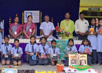 एक वही एक पेन दान करून डॉ. बाबासाहेब आंबेडकर यांचा महापरीनिर्वाण दिनी अभिवादन, नेफडो संस्थेतर्फे उपक्रम.