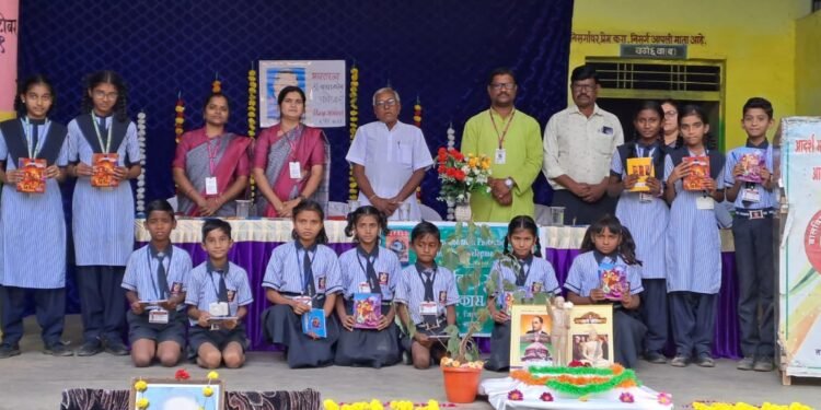 एक वही एक पेन दान करून डॉ. बाबासाहेब आंबेडकर यांचा महापरीनिर्वाण दिनी अभिवादन, नेफडो संस्थेतर्फे उपक्रम.