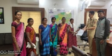 माजी सभापती सुनील उरकुडे यांच्या मार्गदर्शनात धीडशी ग्रामपंचात व महिला मंडळाची पोलीस अधीक्षक कार्यालयाला धडक.