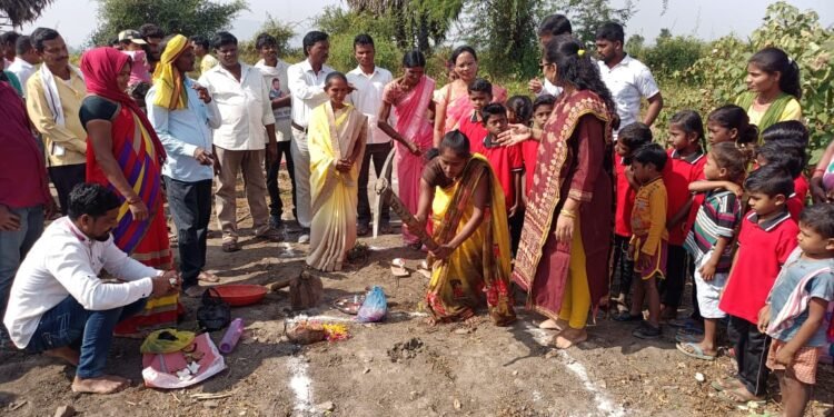 अबनपल्लीच्या चिमुकल्यांना मिळणार नवीन अंगणवाडी माजी जि.प अध्यक्ष भाग्यश्री आत्राम यांनी केले भूमिपूजन.