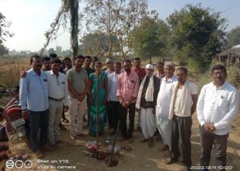 गोंडपिपरी तालुक्यातील हिवरा येथे पांदन रस्त्याच्या खडीकरण बांधकामाचे भूमिपूजन संपन्न.