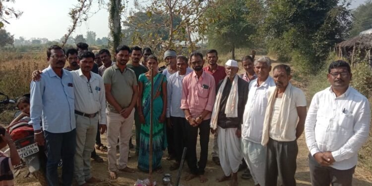 गोंडपिपरी तालुक्यातील हिवरा येथे पांदन रस्त्याच्या खडीकरण बांधकामाचे भूमिपूजन संपन्न.