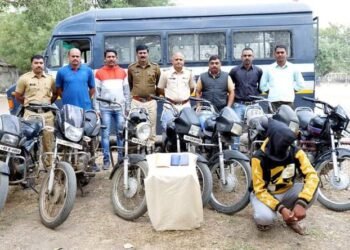 हिंगणघाट पोलिस गुन्हे पथकाकडून जबरी चोरीचा गुन्हा उघड आरोपीकडुन ७ चोरीच्या मोटरसायकल व ३ मोबाईल हस्तगत.