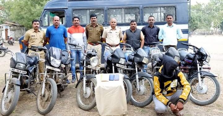 हिंगणघाट पोलिस गुन्हे पथकाकडून जबरी चोरीचा गुन्हा उघड आरोपीकडुन ७ चोरीच्या मोटरसायकल व ३ मोबाईल हस्तगत.