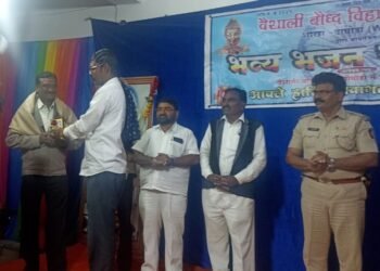 वैशाली बुद्ध विहार वाघोडा पंच कमिटीच्या वतीने पत्रकार अनिल अडकिने व गणमान्य व्यक्तीचा सत्कार.