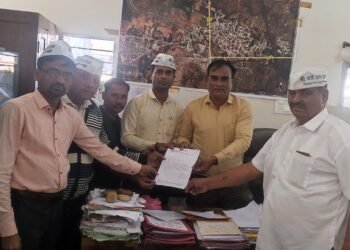 आम आदमी पार्टी शाखा नागभीड च्या वतीने श्री मुख्यधिकारी साहेब नगर परिषद नागभीड यांना विविध मागण्यांसाठी निवेदन.