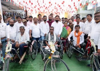 मा.खासदार शरदचंद्र पवार यांच्या वाढदिवसा निमित्त दिव्यांग बांधवांना तीन चाकी सायकल भेट. हिंगणघाट राष्ट्रवादीचा उपक्रम.