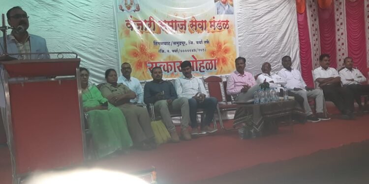 वंजारी समाजसेवा मंडळ हिंगणघाट समुद्रपूर द्वारा माता मंदिर सभागृह हिंगणघाट येथे स्वर्गीय गोपीनाथ मुंडे साहेब यांच्या जयंती साजरी.