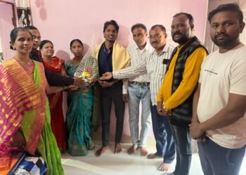 भिमनगर झोपड़पट्टीचा विवेक होणार डाक्टर ! ग्रामस्थांनी केला जाहीर सत्कार.