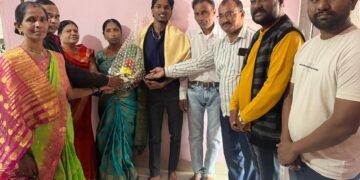 भिमनगर झोपड़पट्टीचा विवेक होणार डाक्टर ! ग्रामस्थांनी केला जाहीर सत्कार.