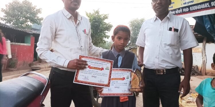 आज नवरत्न पुरस्कार स्पर्धेत डोंगरगाव येथील जि.प शाळेतील विध्यार्थी तनश्री गुणवंत वाढई हीचा द्वितीय क्रमांक.