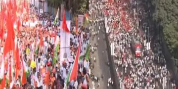 मुंबईच्या रस्त्यावर महविकास आघाडीची लाट, महामोर्चाला तुफान गर्दी.