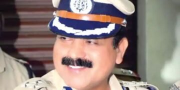 नाशिक विशेष पोलीस महानिरीक्षक बी. जी. शेखर यांची बदली रद्द करण्यात आल्याने नागरिकांमध्ये उलटसुलट चर्चेला उधान.