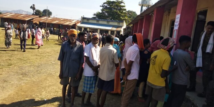 अहेरी तालुक्यातील तीन ग्रामपंचायतीमध्ये 79.17 प्रतिशत मतदान, उमेदवाराचे भाग्य ईविम मध्ये बंद.