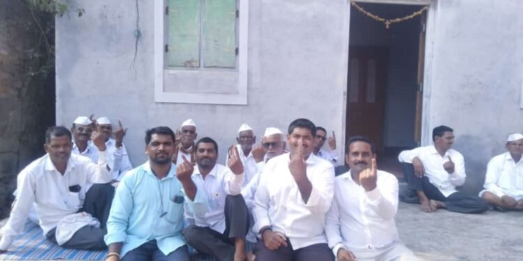 संगमनेर ग्रामपंचायत निवडणुक 80 टक्के मतदारांनी बजावला हक्क, उमेदवाराचे भाग्य ईव्हीएम मध्ये बंद.