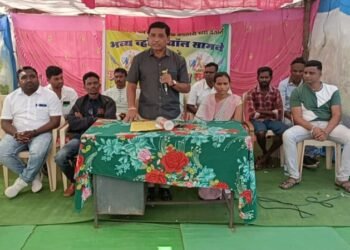 कोठारी येथील व्हॉलीबॉल सामन्याचे बक्षीस वितरण माजी आमदार दिपक दादा आत्राम यांच्या हस्ते संपन्न.