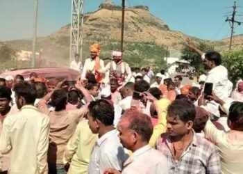 नाशिक ग्रामपंचायत निवडणुक: सरपंच व सदस्यांच्या विजयाची घोषणा होताच समर्थकांचा एकच जल्लोष.