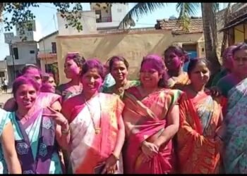 सातारा जिल्हातील खंडाळा तालुक्यातील आसवली गावात ग्रामपंचायत वर राष्ट्रवादीचा झेंडा.