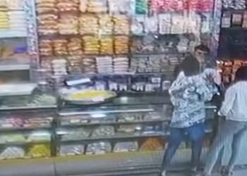 सिंहगड रोड पोलीस स्टेशनच्या तपास पथकाने केली धडाकेबाज कामगिरी फायरिंग करुन व्यापा-यास जीवे मारणेचा प्रयत्न करणारे आरोपींना ०८ तासात केले जेरबंद