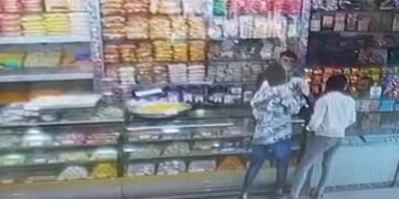 सिंहगड रोड पोलीस स्टेशनच्या तपास पथकाने केली धडाकेबाज कामगिरी फायरिंग करुन व्यापा-यास जीवे मारणेचा प्रयत्न करणारे आरोपींना ०८ तासात केले जेरबंद