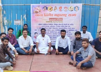 बेकायदेशीर मळी वाहतूक बंद करण्या करिता एक्साईज आँफीस पुणे येथे अमरण उपोषण.