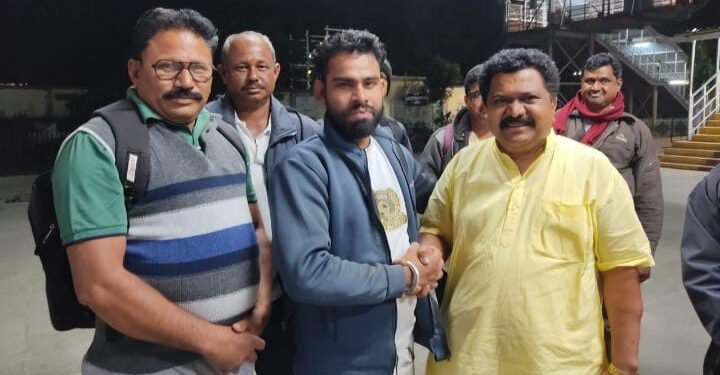 नागपूर विधानसभेवर पोलीस पाटीलांचा भव्य मोर्चा, पाचोर्यातुन शेकडो पोलिस पाटील नागपूरला रवाना, कॉंग्रेसचा मोर्चाला पाठींबा.