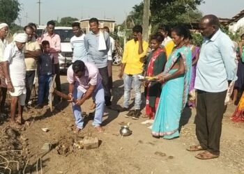 जि.प.माजी अध्यक्ष अजय भाऊ कंकडालवार यांच्या हस्ते ग्राम पंचायत चुटुगुंटा अंतर्गत मौजा टिकेपल्ली येथे विकास कामांचे भूमिपूजन.