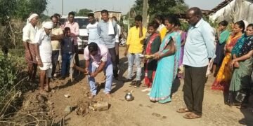 जि.प.माजी अध्यक्ष अजय भाऊ कंकडालवार यांच्या हस्ते ग्राम पंचायत चुटुगुंटा अंतर्गत मौजा टिकेपल्ली येथे विकास कामांचे भूमिपूजन.