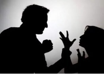 नाशिक: सावकाराने कर्जदाराचे अपहरण करीत बळजबरीने पैसे घेतले, मग घरात शिरून त्याच्या पत्नीचा केला विनयभंग.