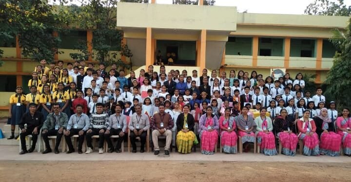 इन्फंट जीजस इंग्लिश पब्लिक हायस्कूल राजुरा येथे गणितज्ञ श्रीनिवास रामाणुजम यांची जयंती निमित्त गणित दिवसाचे आयोजन.