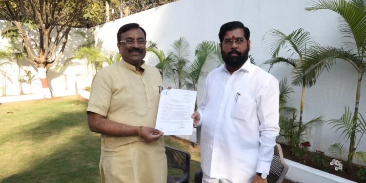 समृध्‍दी महा‍मार्गाचा विस्‍तार चंद्रपूर-राजुरा पर्यंत करावा: पालकमंत्री सुधीर मुनगंटीवार यांची मुख्‍यमंत्र्यांकडे मागणी.