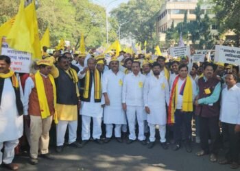 नागपूर येथील आदिवासीच्या जनआक्रोश मोर्चाच्या शिष्टमंडळाने घेतली आदिवासी मंत्र्यांची भेट.