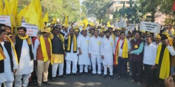 नागपूर येथील आदिवासीच्या जनआक्रोश मोर्चाच्या शिष्टमंडळाने घेतली आदिवासी मंत्र्यांची भेट.