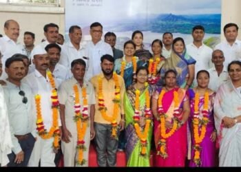 ओझर खुर्द ग्रामपंचायत सार्वत्रिक निवडणुक मध्ये  यश प्राप्त केलेल्या उमेदवाराचा आ. बाळासाहेब थोरात यांच्या हस्ते सत्कार.