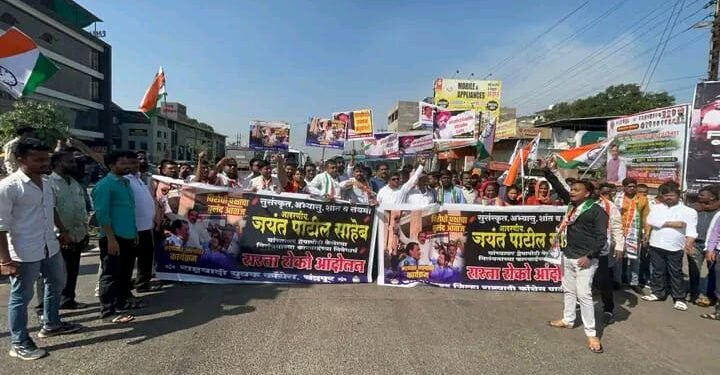 चंद्रपूर शहर राष्ट्रवादी काँग्रेस व राष्ट्रवादी युवक कॉंग्रेसच्या वतीने रस्तारोको आंदोलन करण्यात आले.