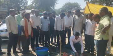 विरुर स्टेशन येथील मुख्य रस्त्याचे सरपंच अनिल आलाम यांच्या हस्ते भूमिपूजन.