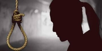 मुंबई: 17 वर्षीय अल्पवयीन मुलीच लग्न होत नसल्याने; मुलीनं गळफास घेऊ केली आत्महत्या.