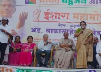 अन्यथा मुख्यमंत्र्यांचा रस्ता अडवू: ॲड. प्रकाश आंबेडकरांचा मुख्यमंत्र्यांना इशारा.