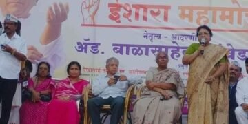 अन्यथा मुख्यमंत्र्यांचा रस्ता अडवू: ॲड. प्रकाश आंबेडकरांचा मुख्यमंत्र्यांना इशारा.