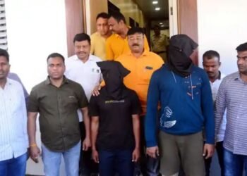 कोरोनाबाधित असलेल्या आत्याचा उपचारा दरम्यान मृत्यू झाल्याने भाच्याने दोघांना सुपारी देत महिला डॉक्टरवर केला प्राणघातक हल्ला.