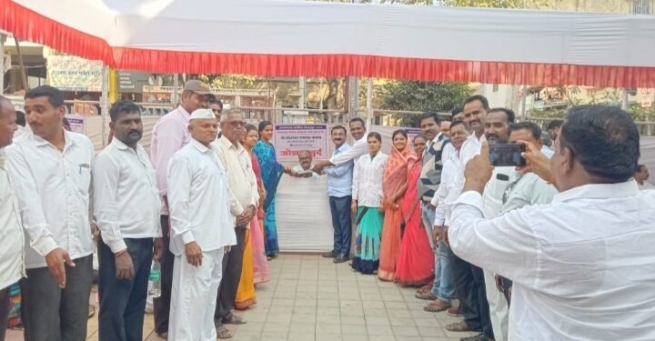 ग्रामपंचायत निवडणूक: ओझर खुर्द शेतकरी विकास मंडळा तर्फे सरपंच पदासाठी उमेदवारी अर्ज दाखल.