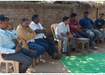 एटापल्ली तालुक्यातील एकरा येथे आदिवासी विद्यार्थी संघाची बैठक संपन्न.