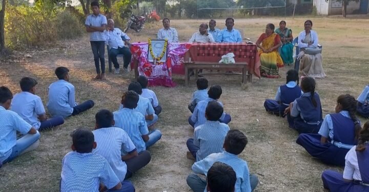 राजेंद्र विद्यालय भोयगांव येथे महापरिनिर्वाणदिनी परमपूज्य, महामानवास अभिवादन.