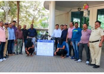 धुमस्टाईलने मोटारसायकलवरून येऊन जबरदस्तीने गळ्यातील खेचून नेणारे अट्टल चैन चोरास हिंजवडी पोलीसांनी केली अटक – हिंजवडी पोलीस सोन्याचे दागीने