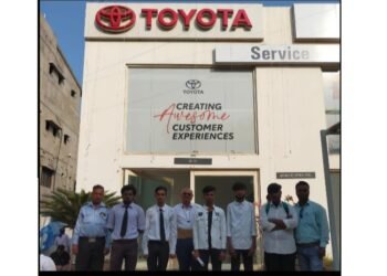 ज्युबिली हायस्कूल तथा कनिष्ट महाविद्यालय चंद्रपूर येथील व्यवसाय शिक्षण घेणाऱ्या विद्यार्थ्यांची जेएसएम टोयोटो सर्विस सेन्टरला भेट.