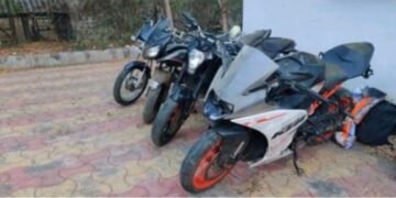 हौसेखातीर स्पोर्टस् बाईक चोरणा-या चोरट्यांकडून चार गुन्हे उघडकीस युनिट-४ ची कामगिरी.