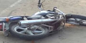 मतदान करण्यासाठी गावी जात असलेल्या मोटार सायकल स्वार तरुणाचा अपघातात दुर्दैवी मृत्यू.