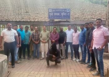 आठ दिवसा पुर्वी बोपदेव घाटात डोक्यात दगड घालुन खुन करुन कोणालाही माहित नसलेला खुनाचा गुन्हा उघड करून खुन करणा-या इसमास गुन्हे शाखेकडून अटक